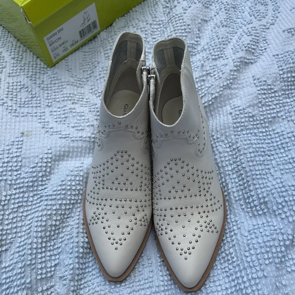 Gianni Bini Brycin Size 8 White Western Leather Studded Booties Boots - Picture 3 of 8